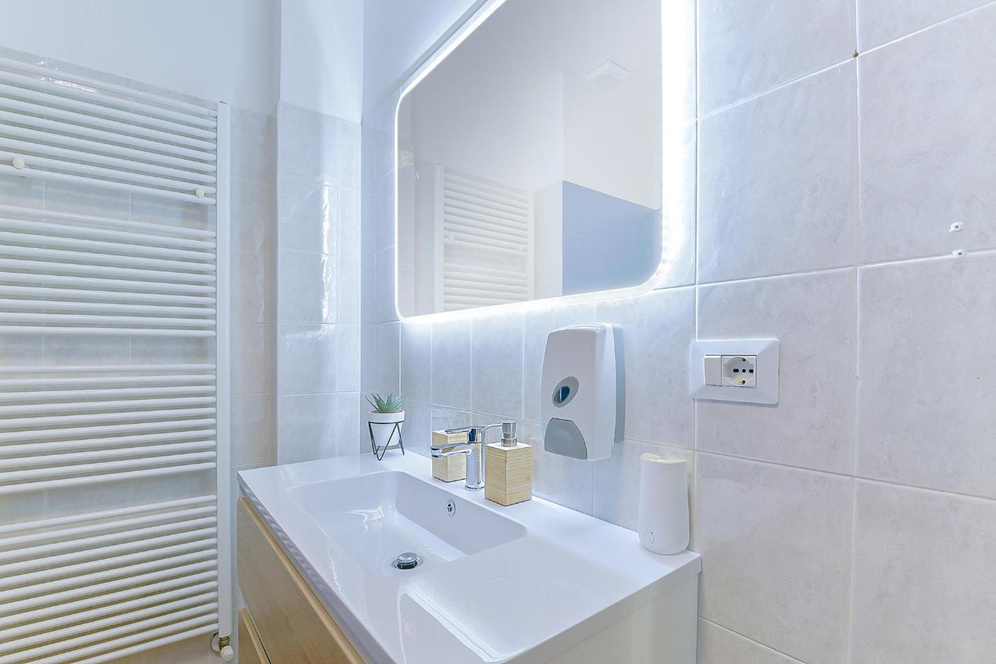 Taron House - Bologna Center Station & Fiera Apartment Bagian luar foto